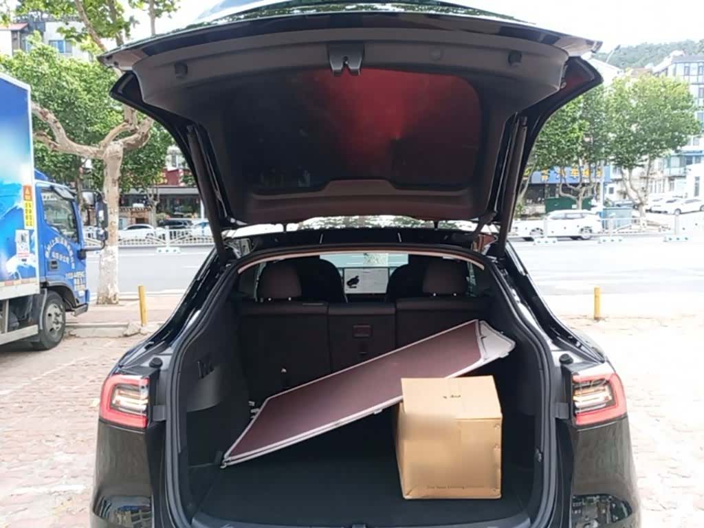 Tesla Model Y, 2023 19