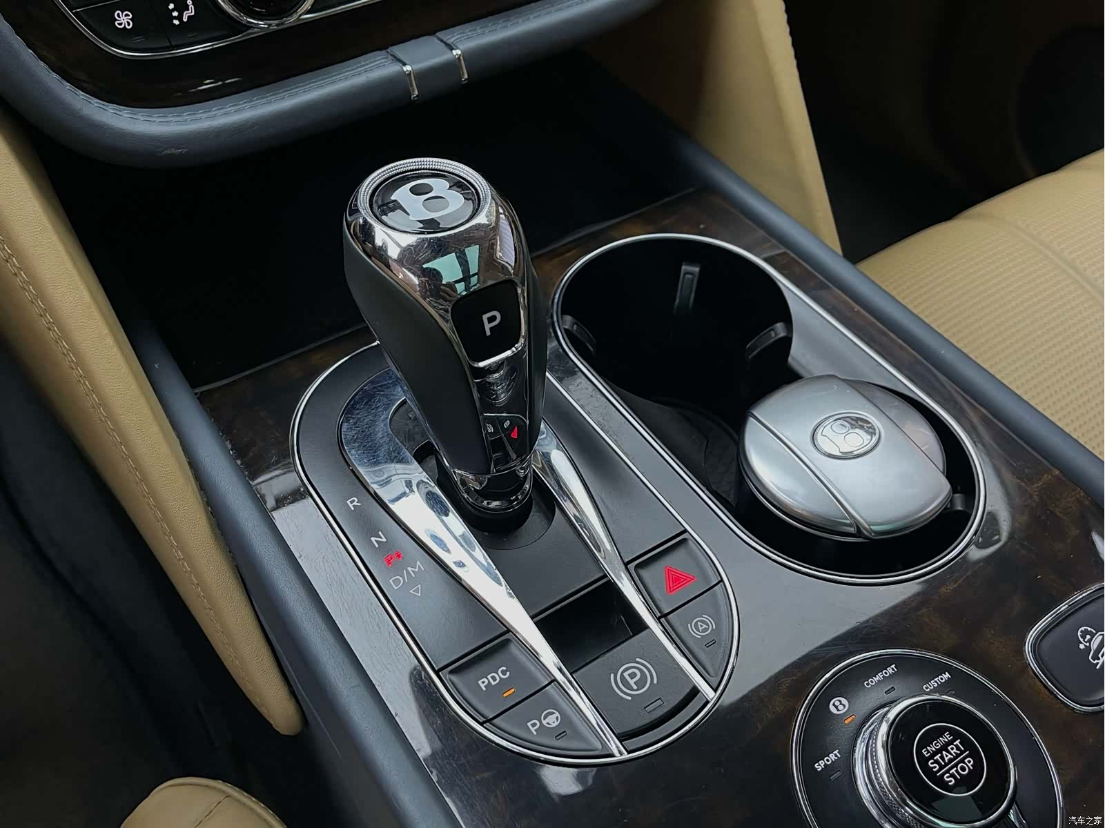 Bentley Bentayga, 2017 10