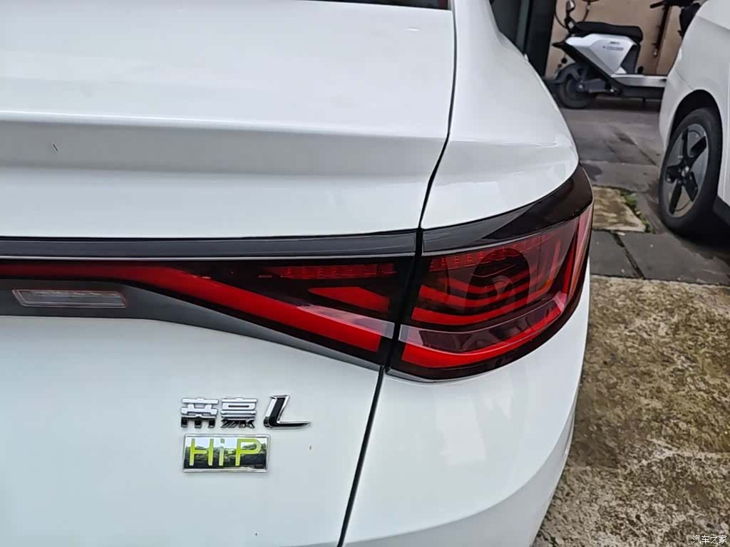 Geely Emgrand, 2022 8