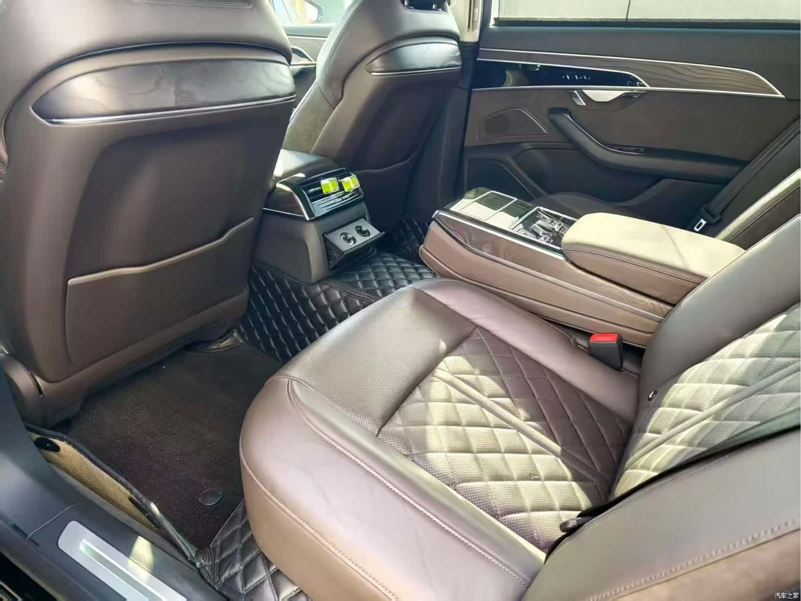 Audi A8L, 2022 4
