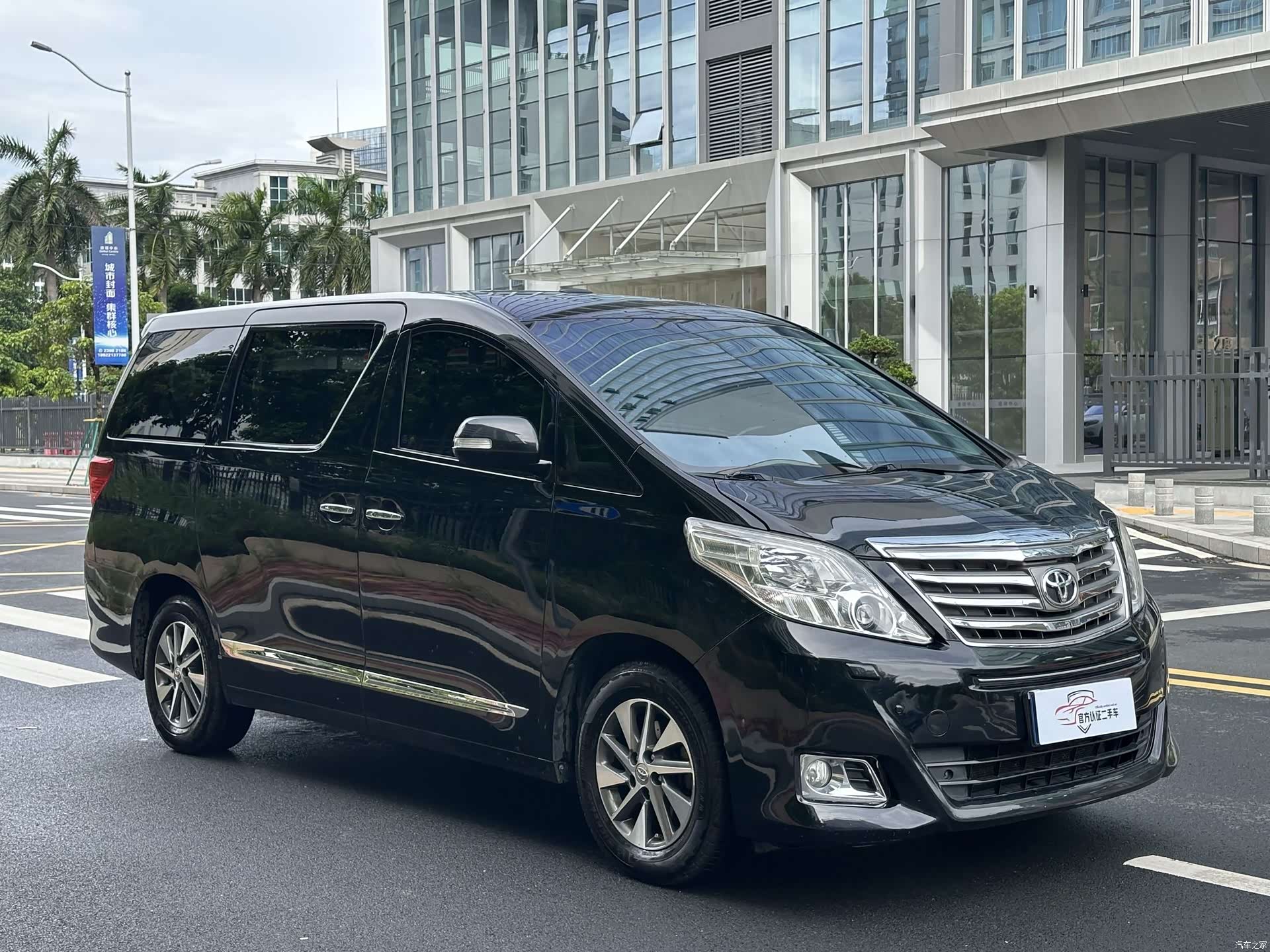 Toyota Alphard, 2014 3