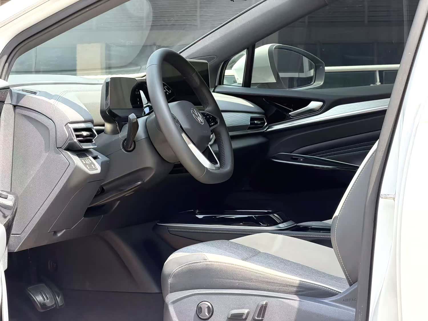 Volkswagen ID.4, 2023 все фото