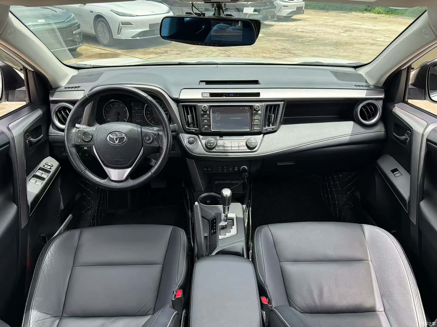 Toyota RAV4, 2017 все фото