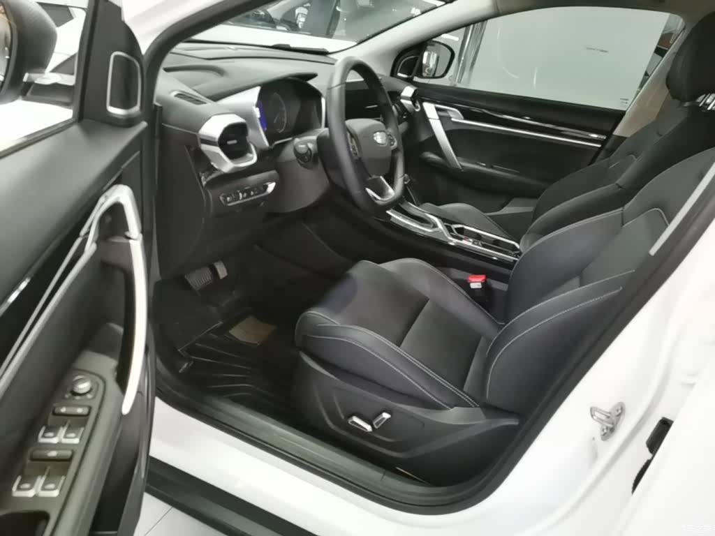 Geely Coolray, 2025 15