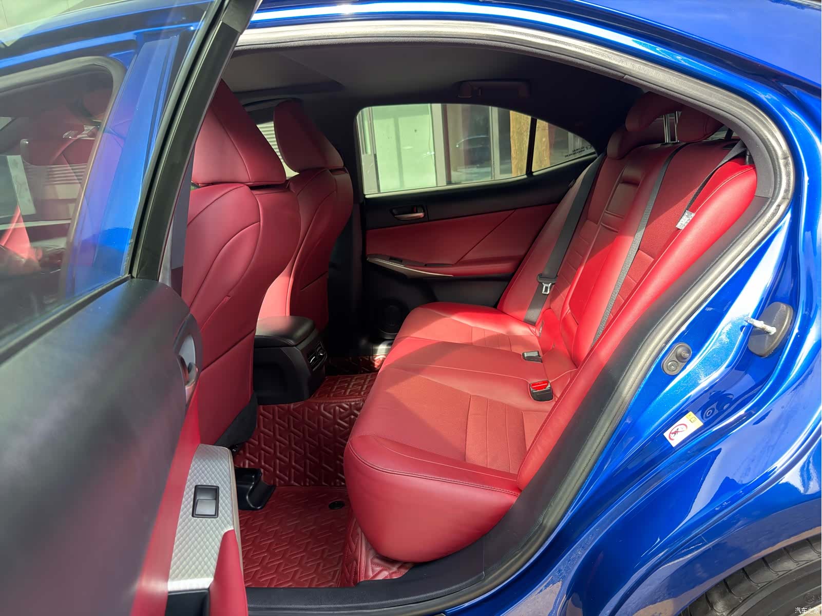 Lexus IS, 2018 28
