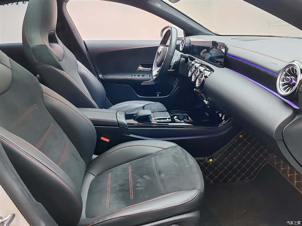 Mercedes-Benz CLA, 2025 12