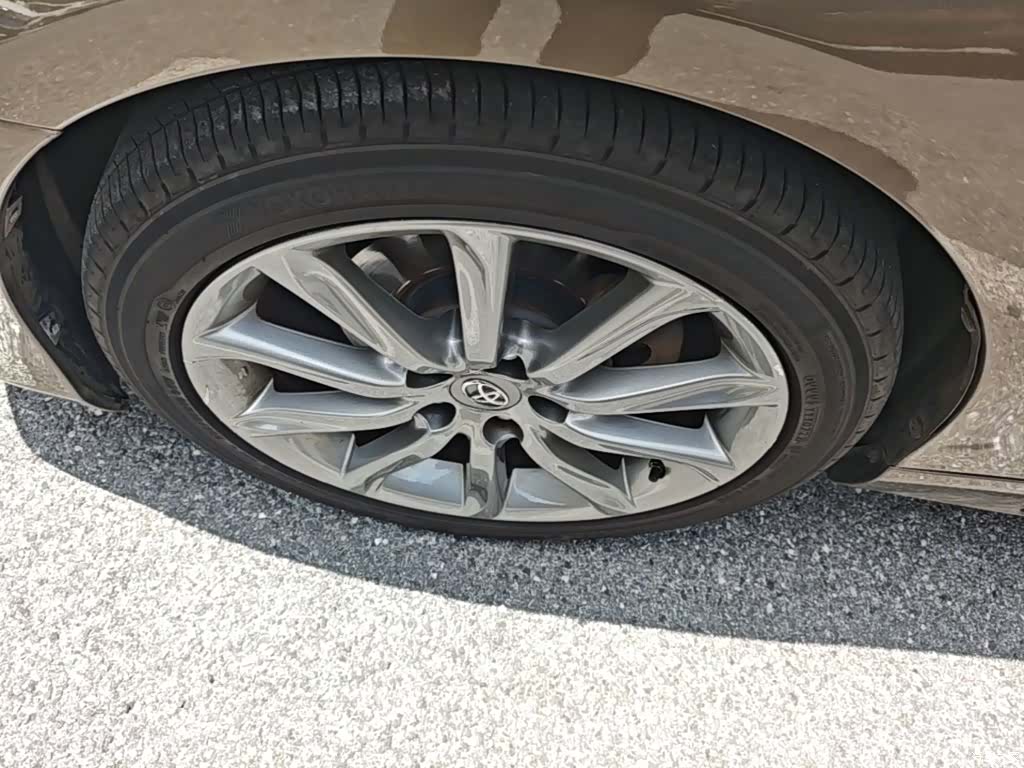 Toyota 2.5V, 2016 23