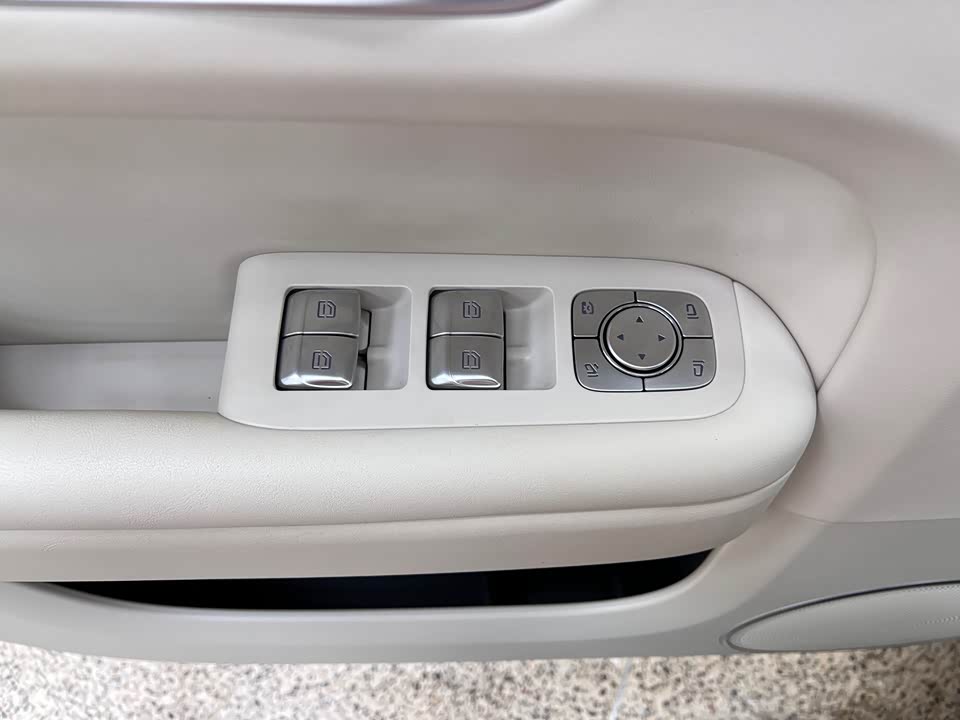 Li Auto Ideal L6