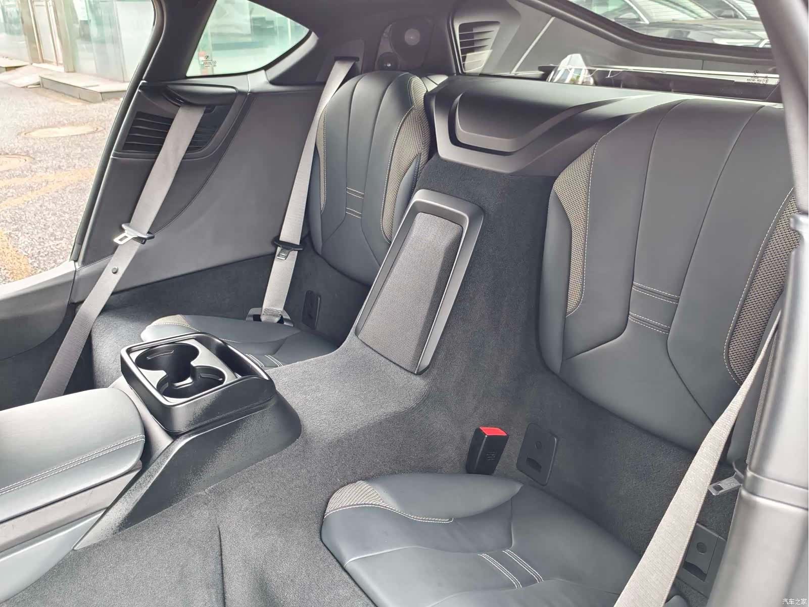 BMW i8, 2018 13