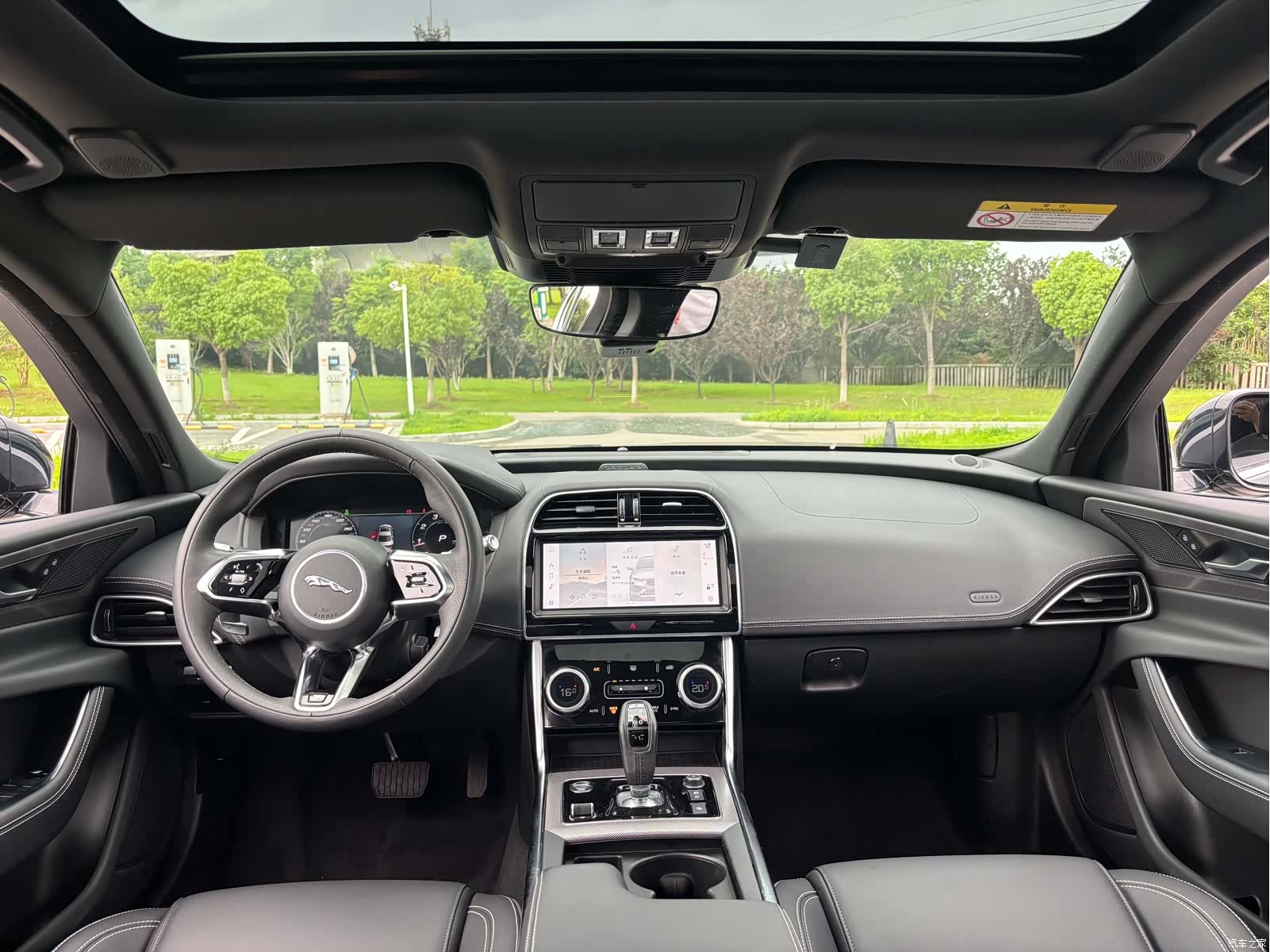 Land Rover XEL, 2021 13