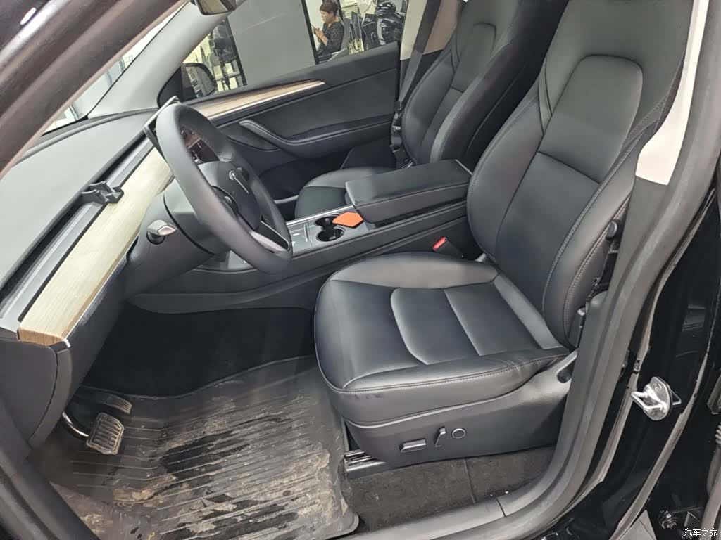 Tesla Model Y, 2023 15