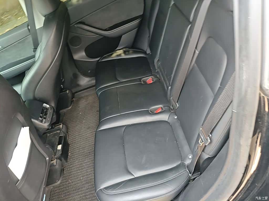 Tesla Model Y, 2023 17
