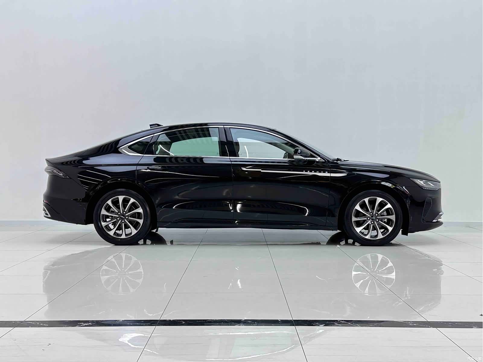 Lincoln Z, 2024 все фото
