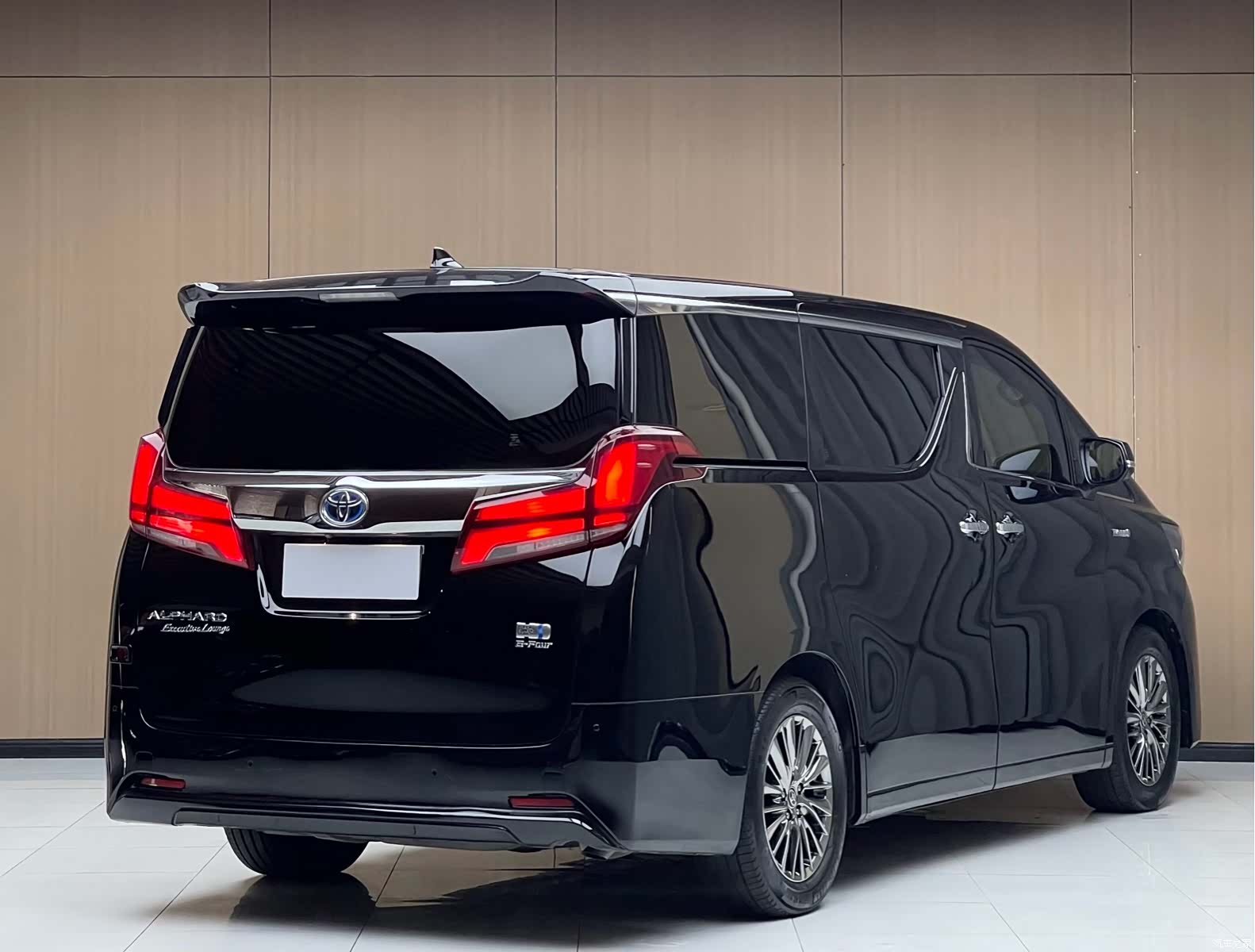 Toyota Alphard, 2021 3