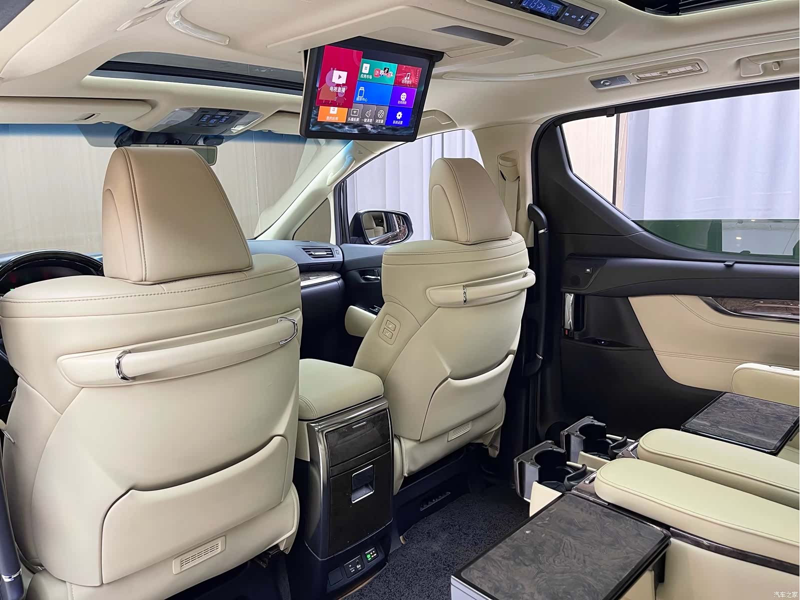 Toyota Alphard, 2021 8
