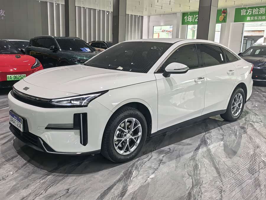 Geely L6 2025, фото 1