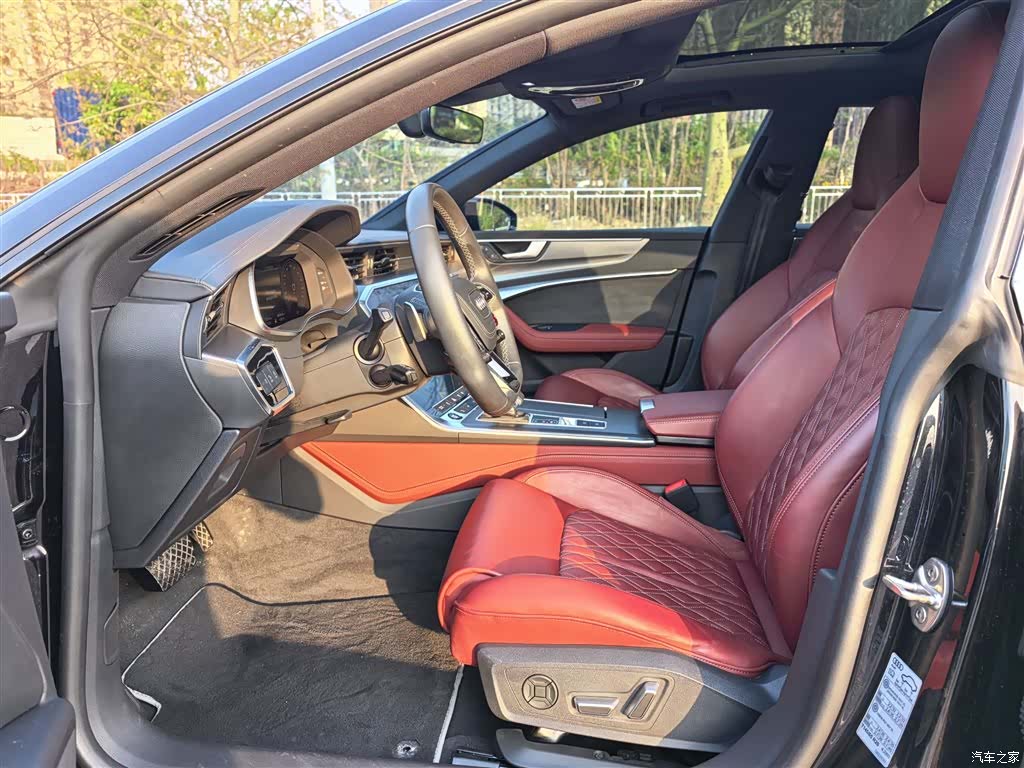 Audi A7L, 2025 13