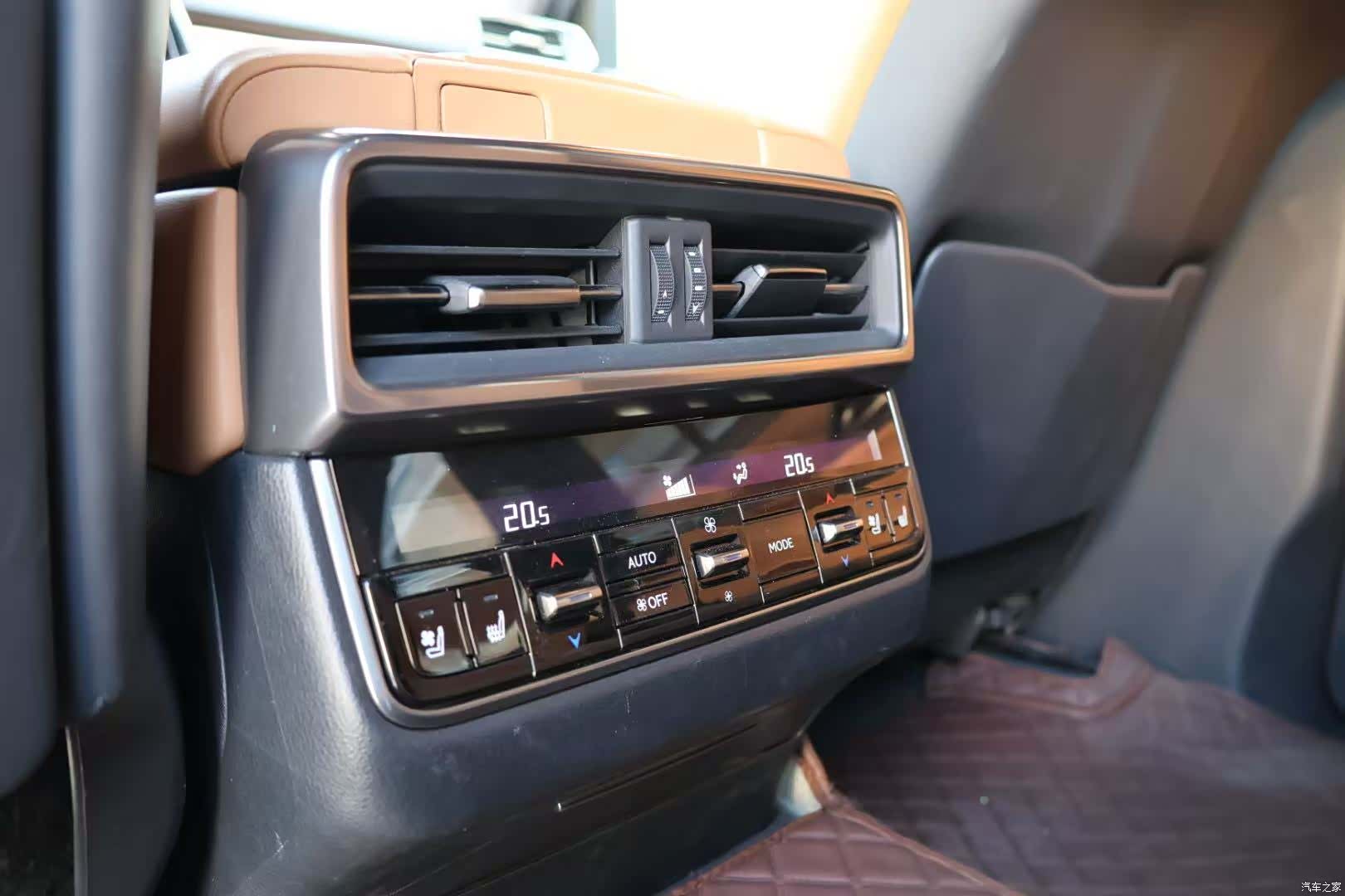 Lexus LX, 2025 12