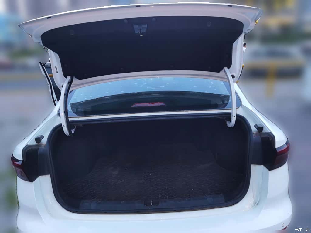 Geely Emgrand, 2022 16