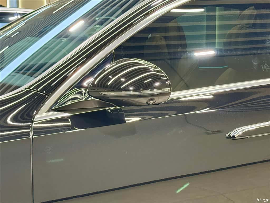 Mercedes-Benz E-Class, 2025 13