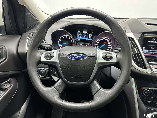 Ford Kuga, 2015 10
