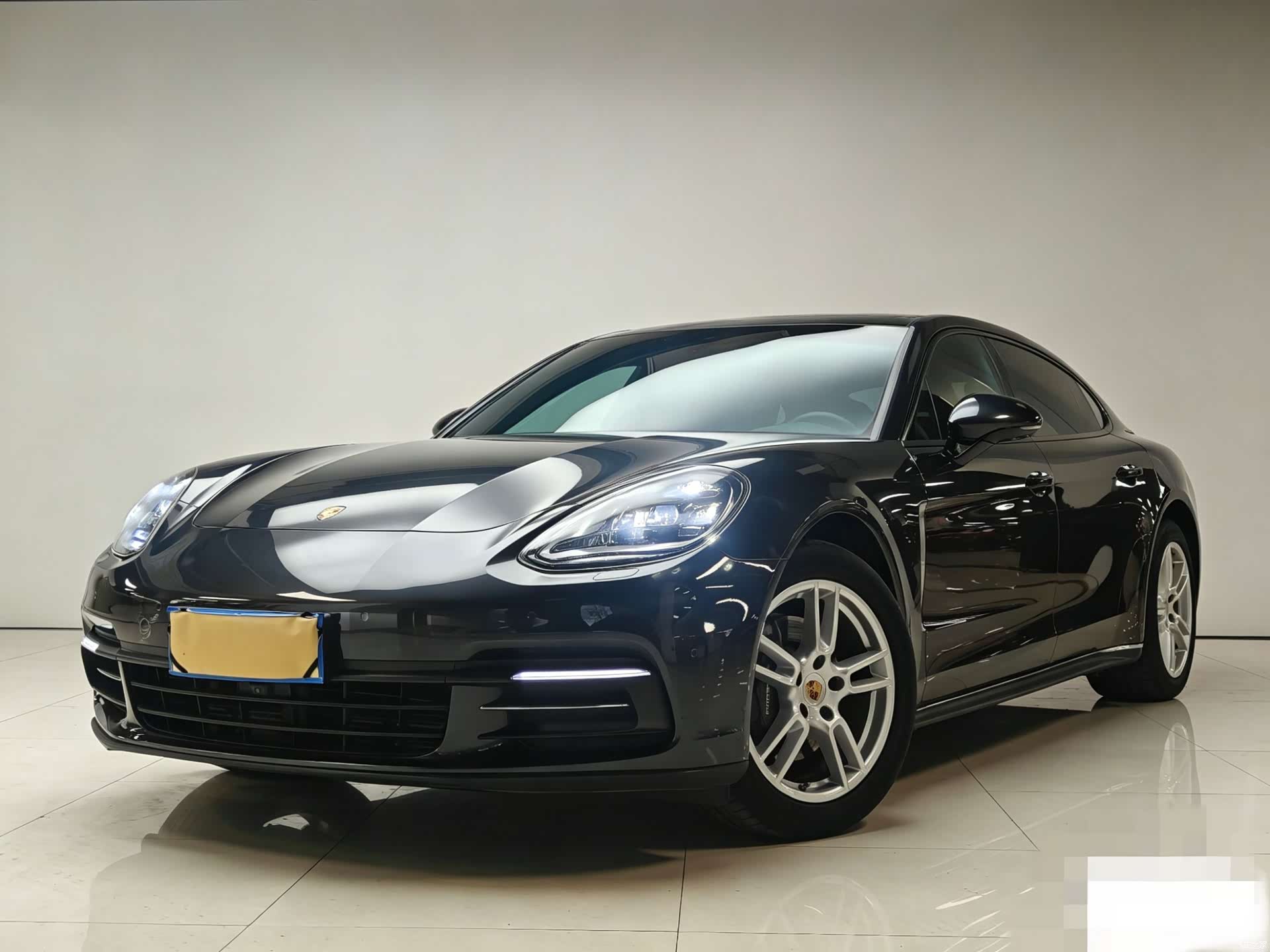 Porsche Panamera, 2018 1