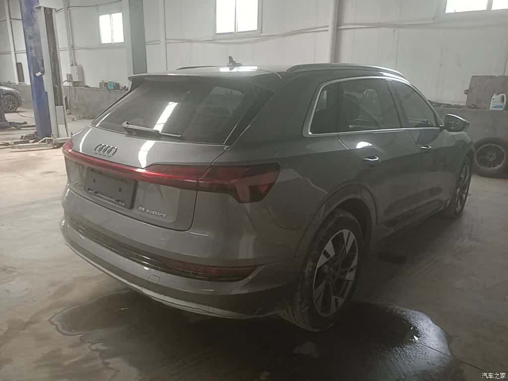 Audi e-tron, 2020 все фото