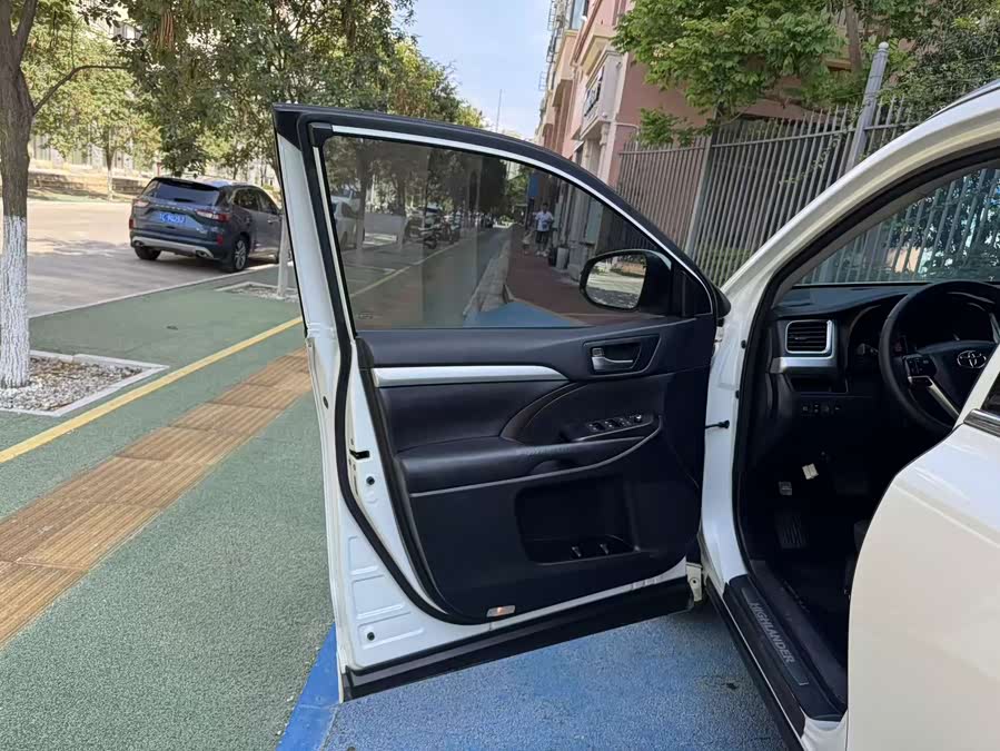 Toyota Highlander 2018, фото 17