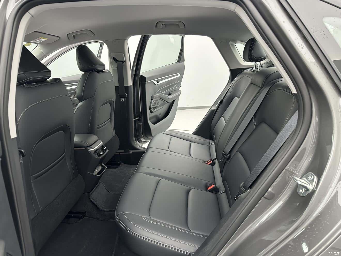 Geely Emgrand, 2025 9