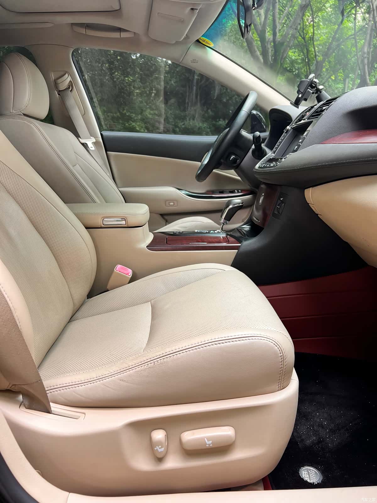 Toyota Crown, 2011 4