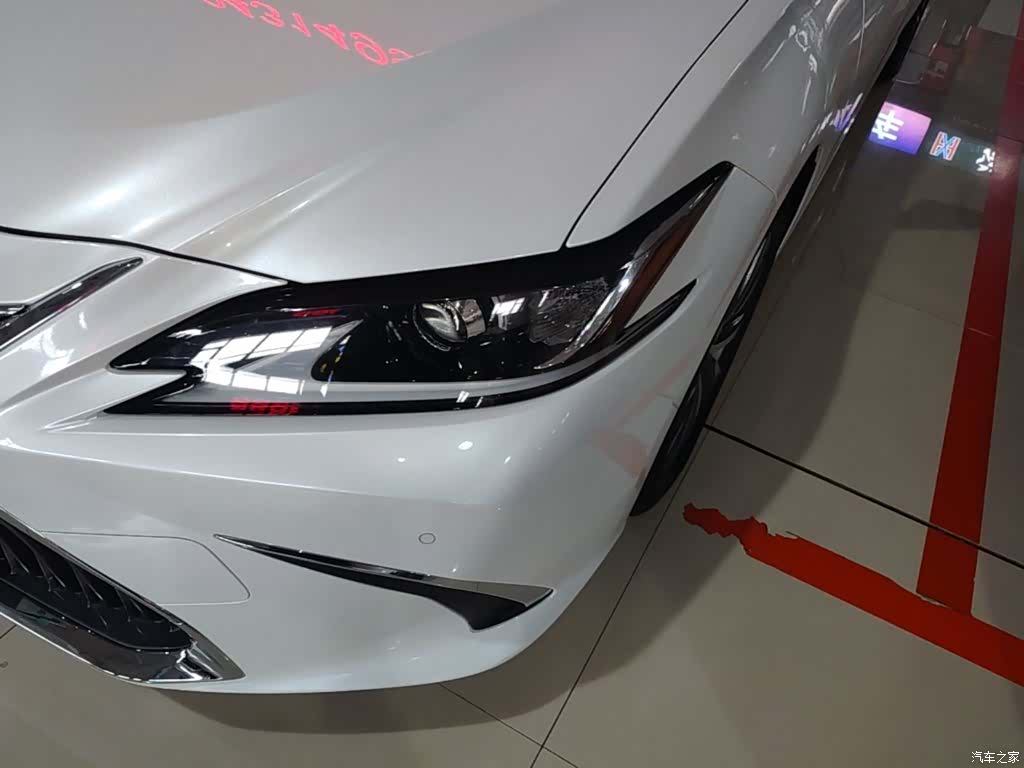 Lexus ES, 2019 24