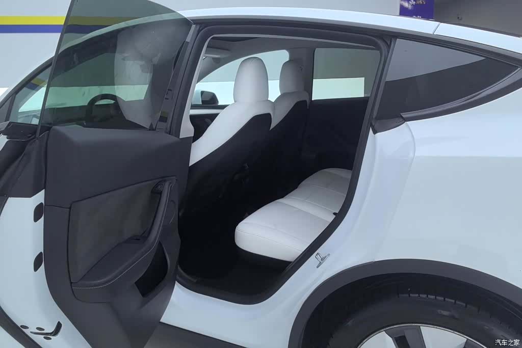 Tesla Model Y, 2023 11