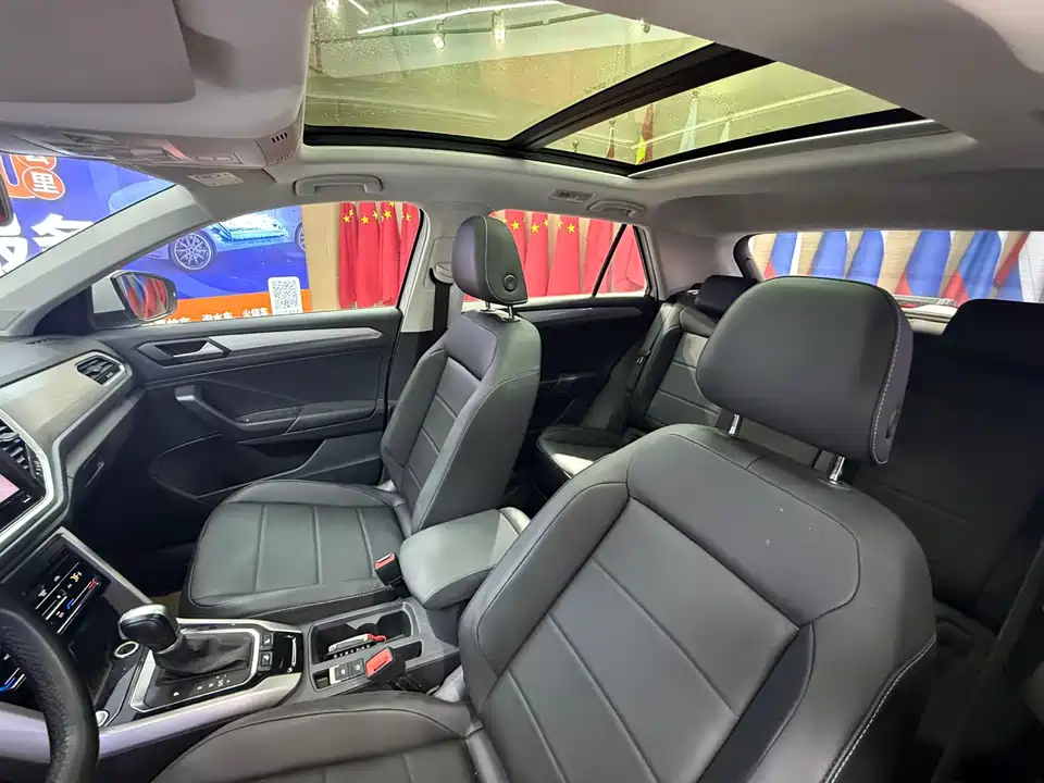 Volkswagen T-ROC exploring Songs