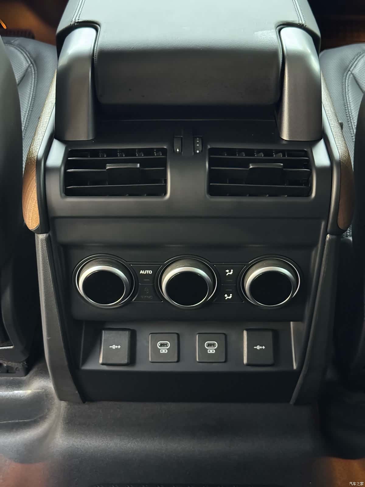 Land Rover Defender, 2022 24