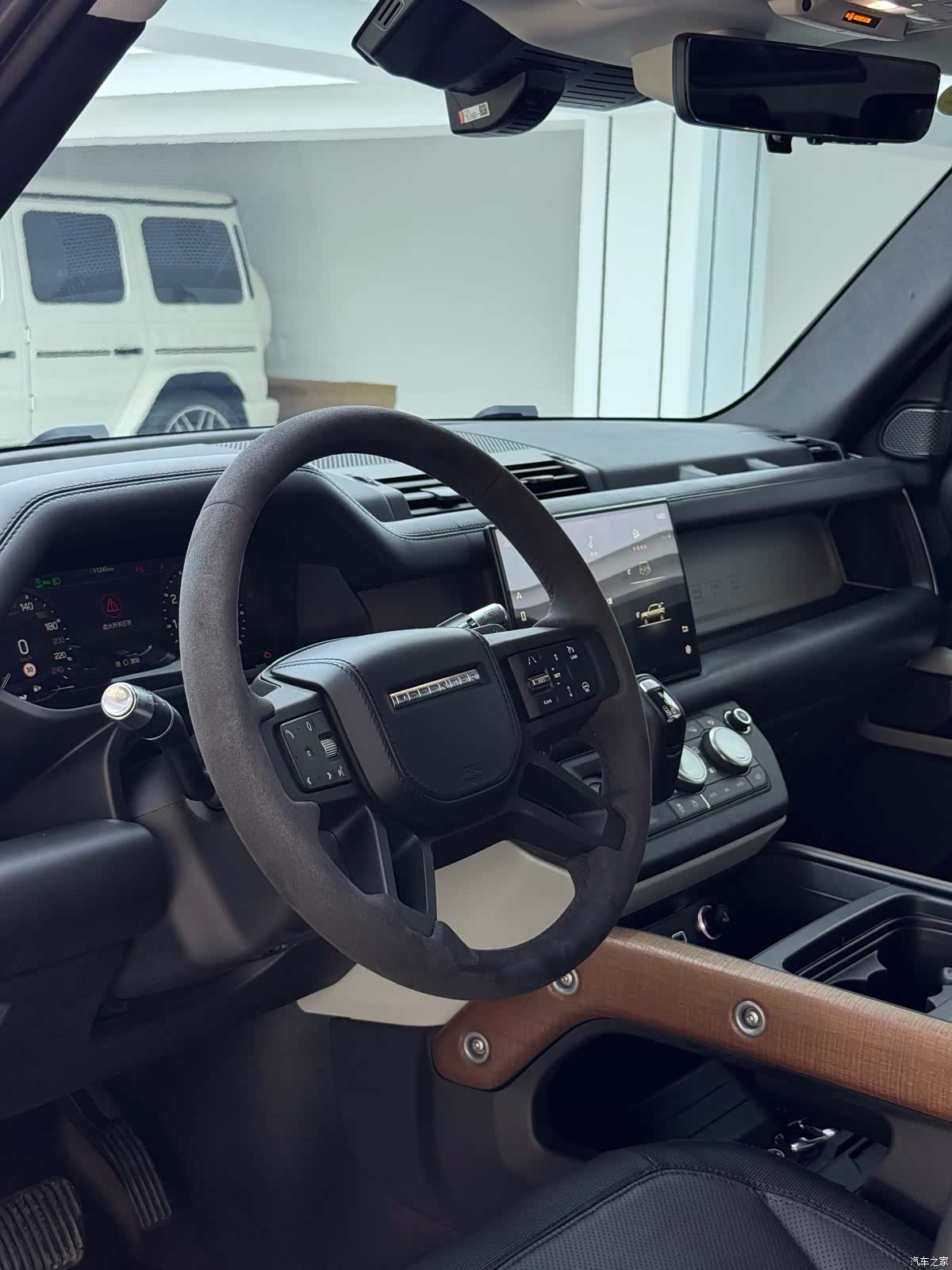 Land Rover Defender, 2022 9
