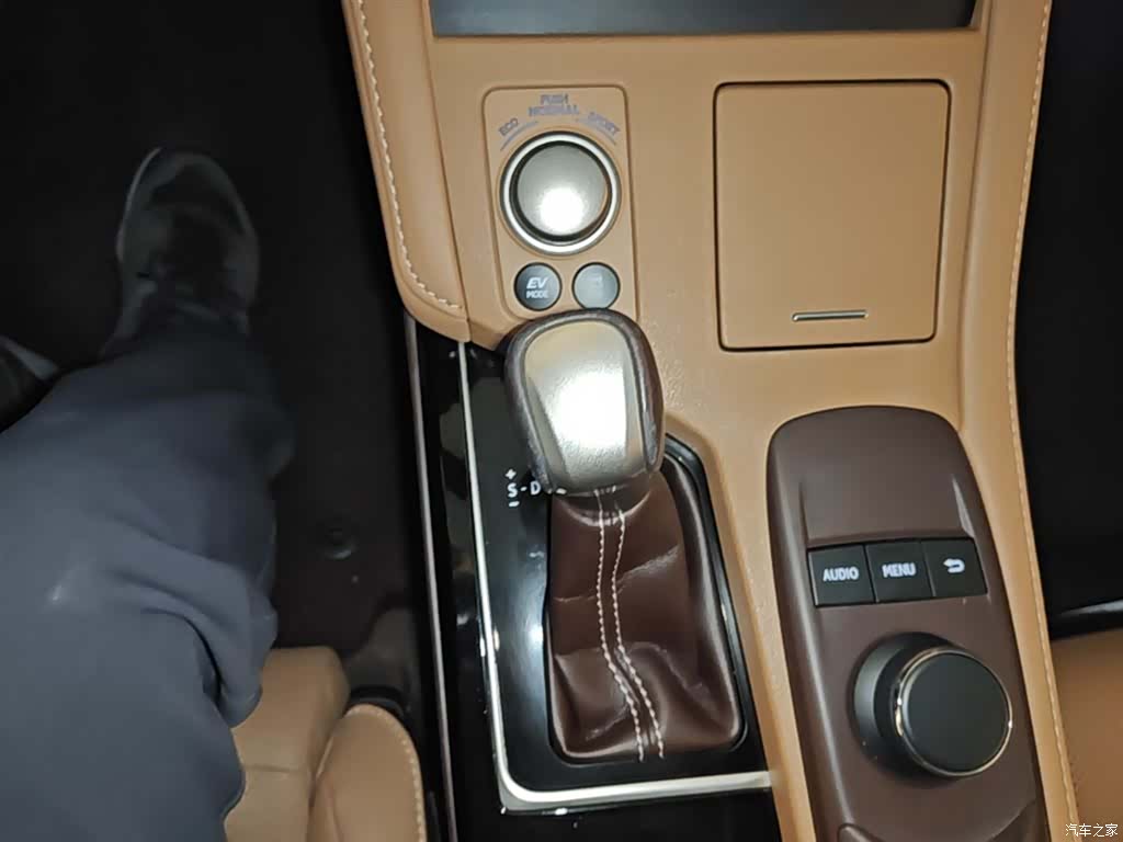 Lexus ES, 2016 14