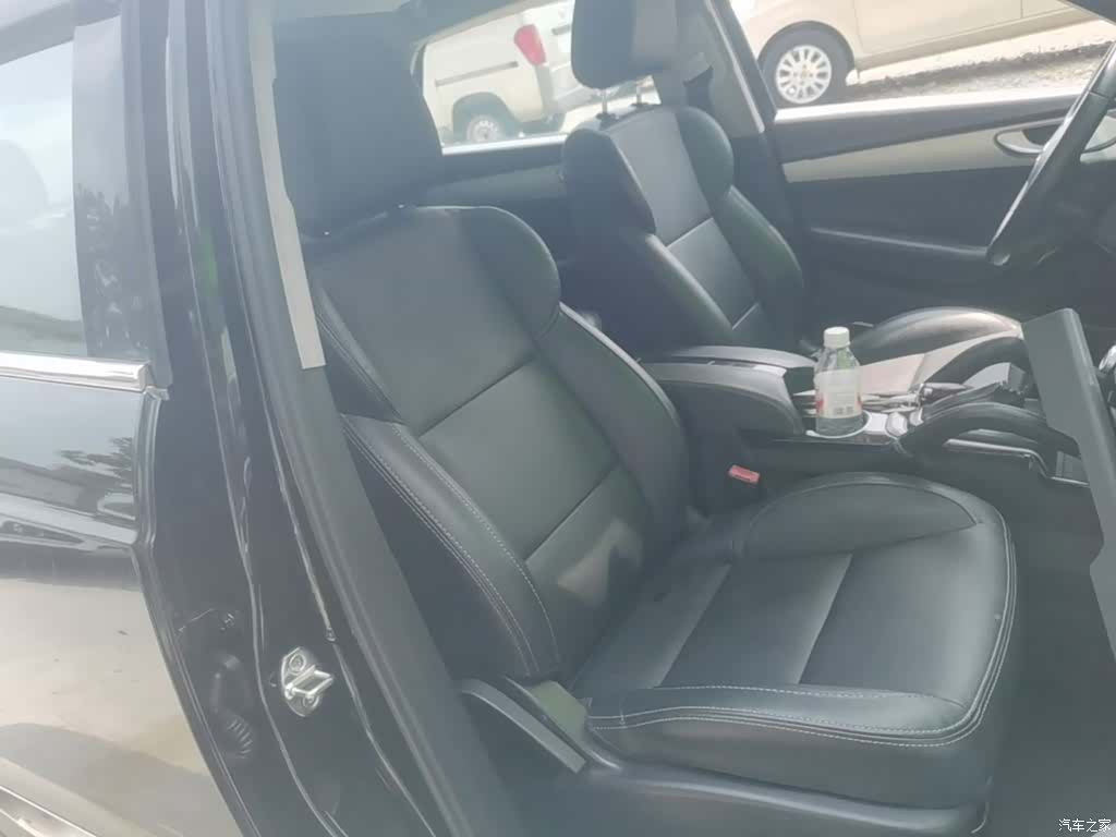 Zotye SR7, 2017 25