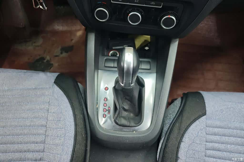Volkswagen Sagitar, 2015 16