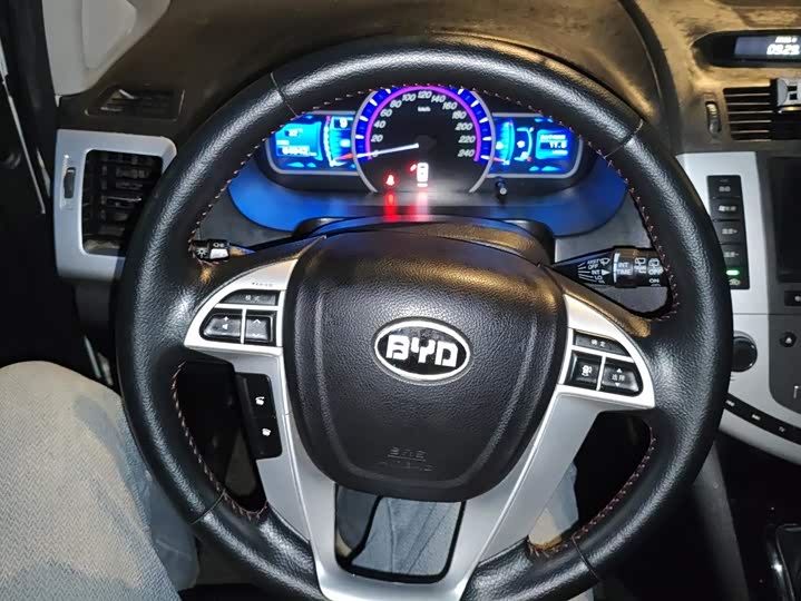 BYD S6 2014 1.5TI МКПП Премиум 7 seats
