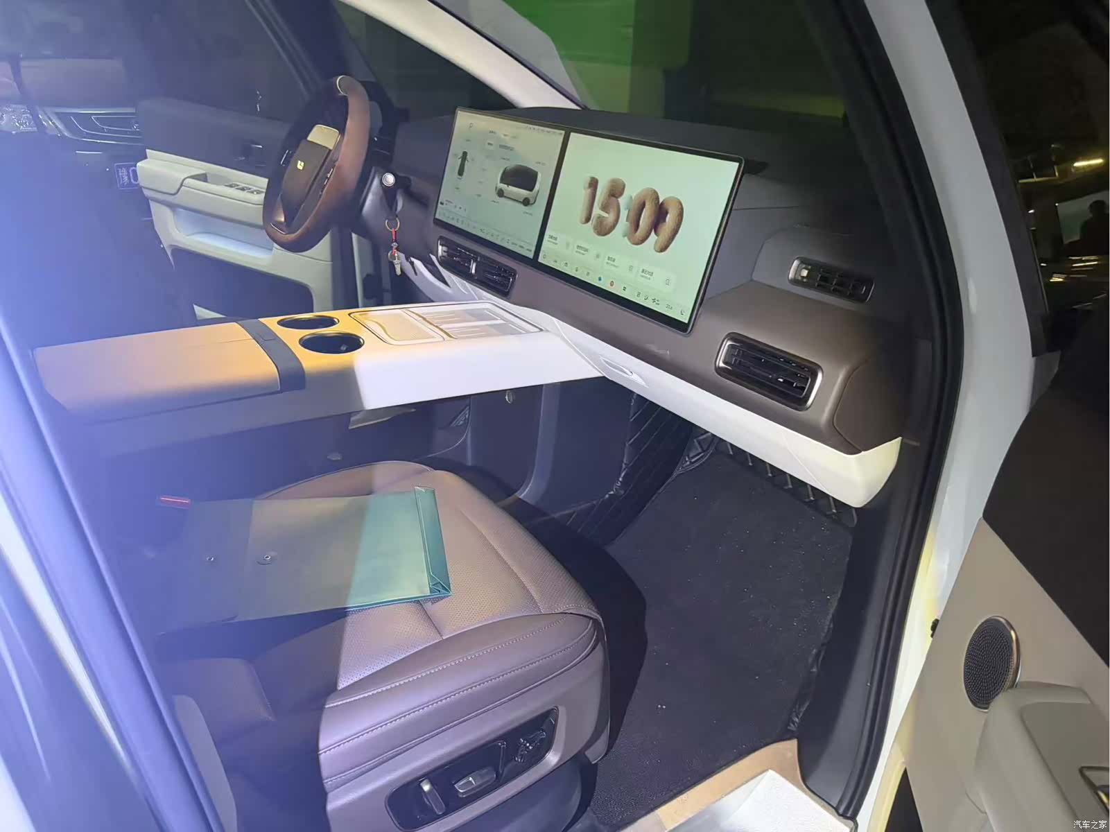Li Auto MEGA, 2024 9