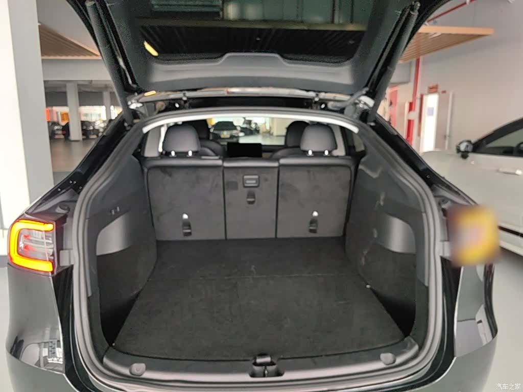 Tesla Model Y, 2022 19