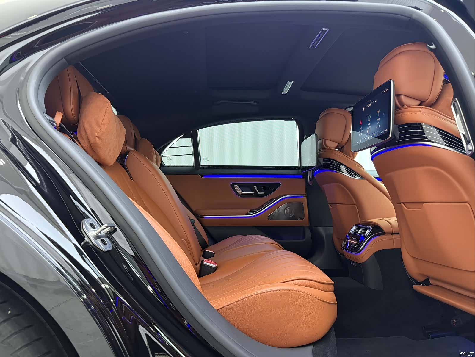 Mercedes-Benz S-Class, 2024 14
