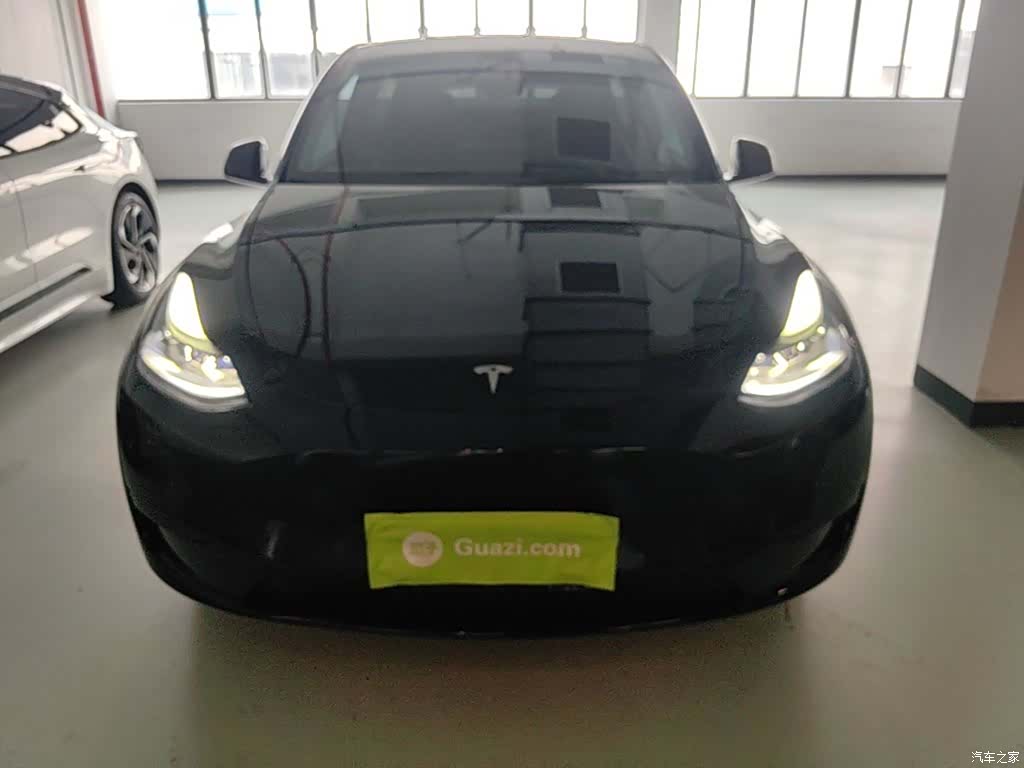 Tesla Model Y, 2022 3