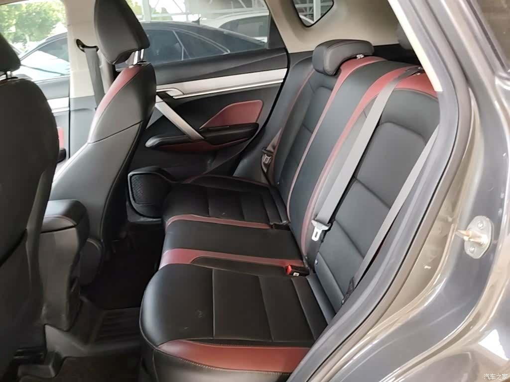 Geely Coolray, 2022 17