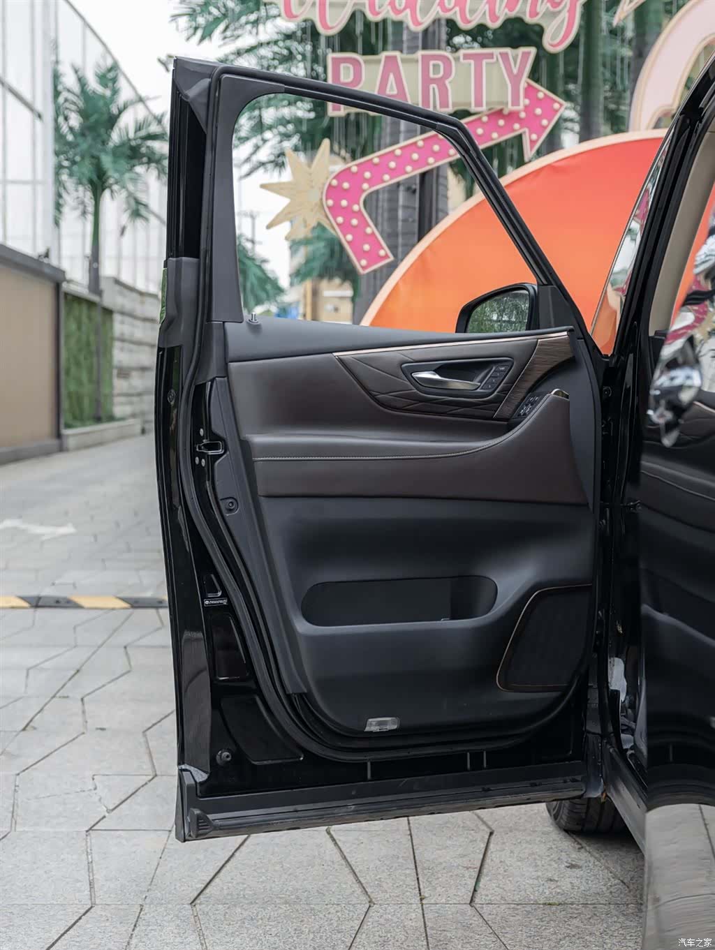 Toyota Alphard, 2024 16
