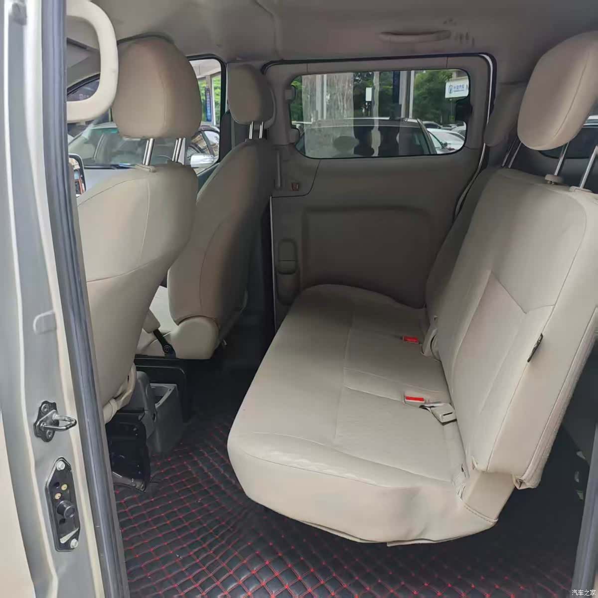 Nissan NV200, 2019 все фото