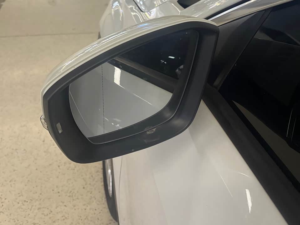 Volkswagen T-ROC exploring Songs