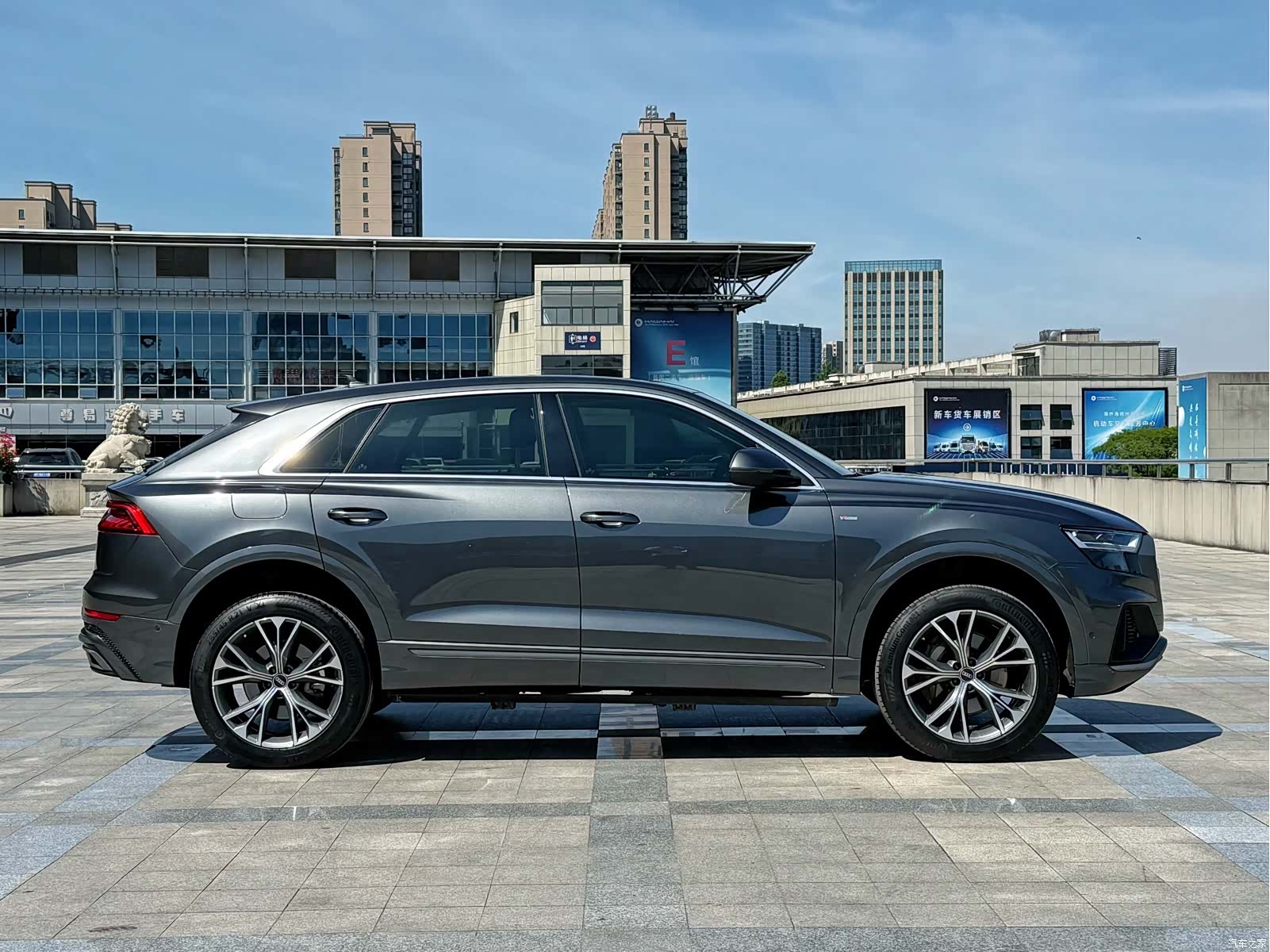 Audi Q8, 2021 все фото