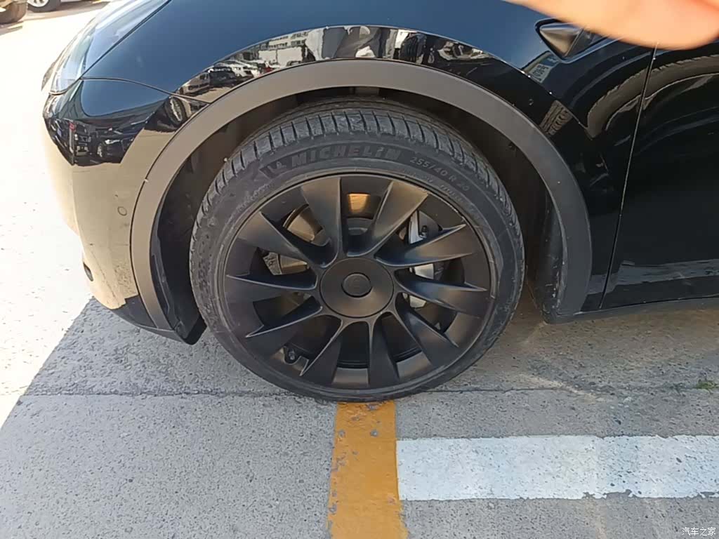 Tesla Model Y, 2022 23