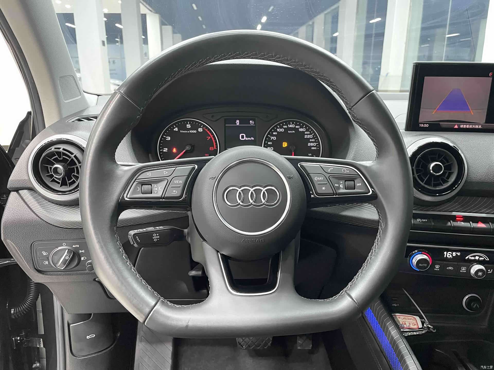 Audi Q2L, 2022 8